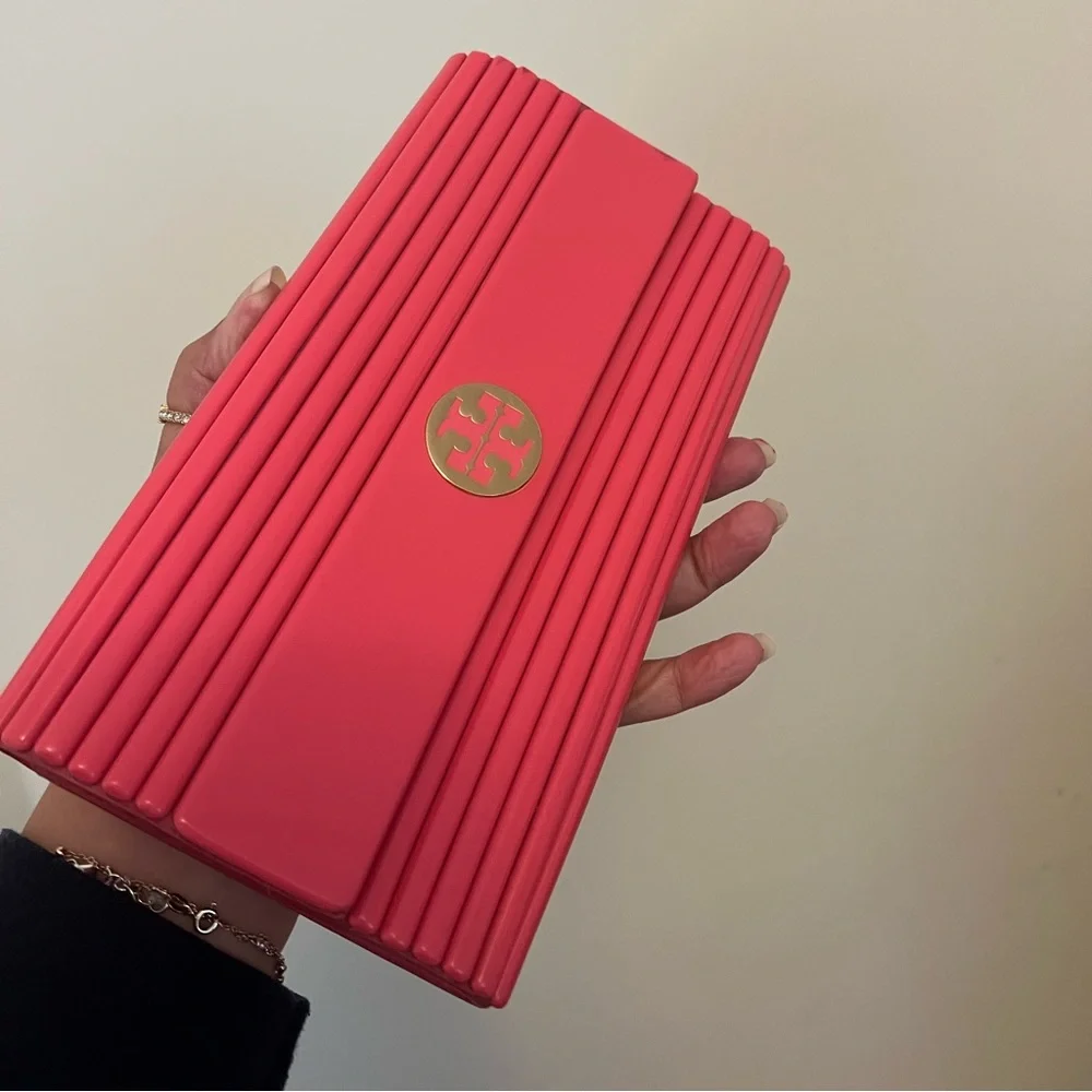 TORY BURCH | PVC Clutch 💖✨